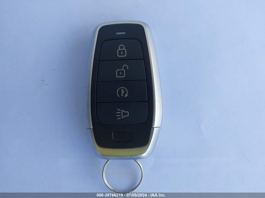 2020 Nissan Versa S 5-Speed Manual Transmission VIN: 3N1CN8BV1LL880965 Lot: 39766219