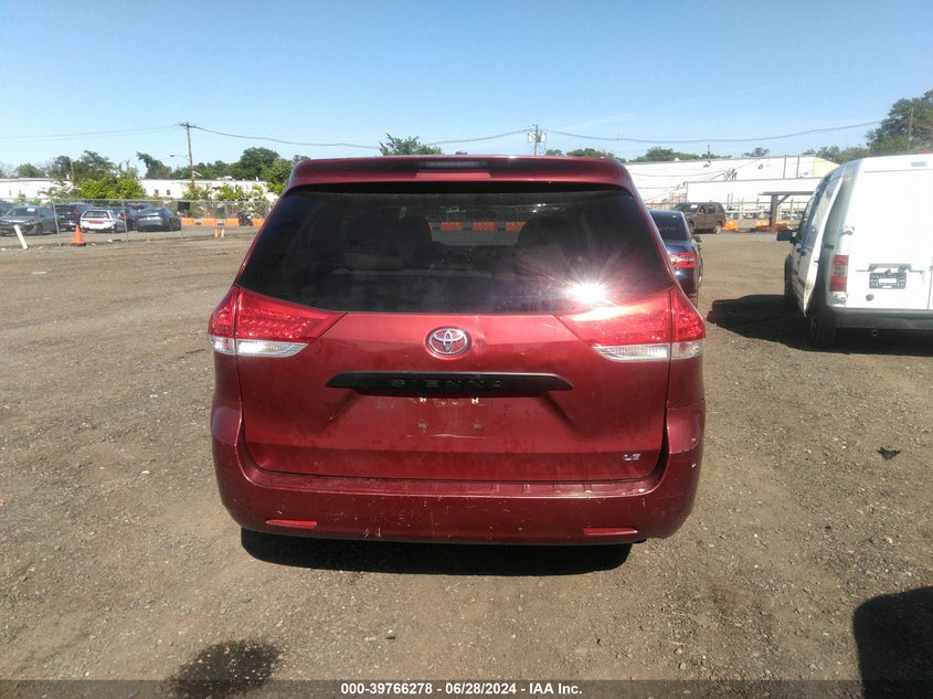 2011 Toyota Sienna Base V6 VIN: 5TDZK3DC1BS077211 Lot: 39766278