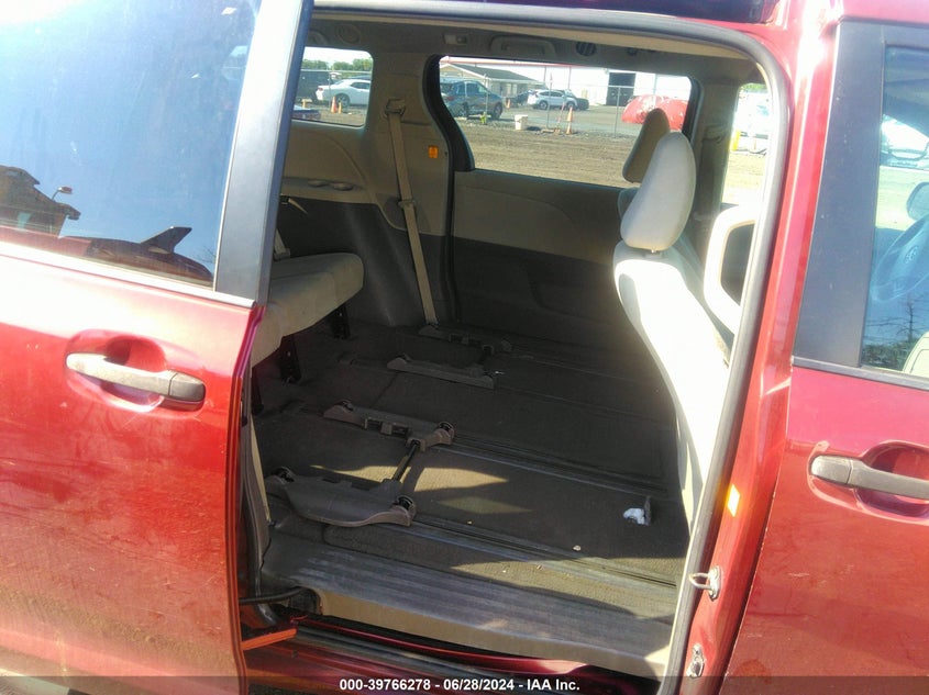 2011 Toyota Sienna Base V6 VIN: 5TDZK3DC1BS077211 Lot: 39766278