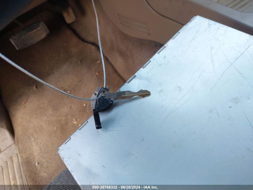 2002 Ford Explorer Xls VIN: 1FMZU72E52ZB91860 Lot: 39766332