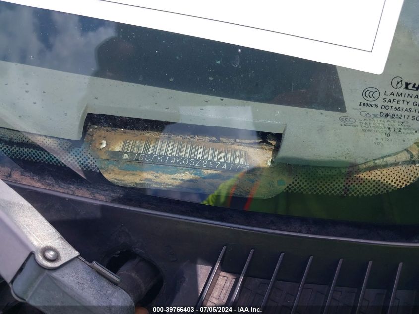 1995 Chevrolet Gmt-400 K1500 VIN: 1GCEK14K0SZ257417 Lot: 39766403