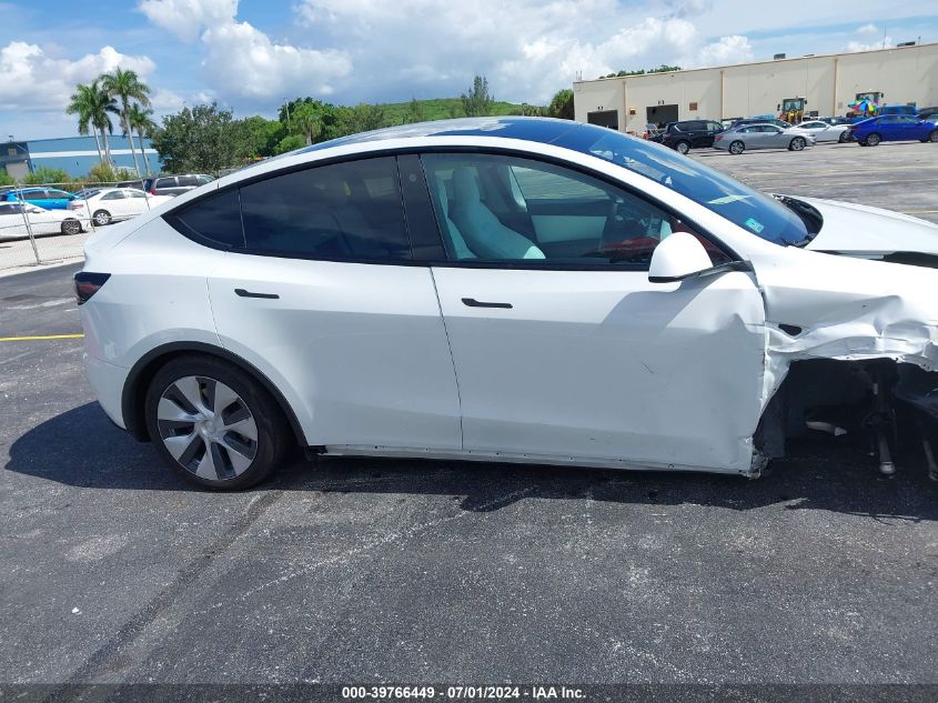 2022 Tesla Model Y Long Range Dual Motor All-Wheel Drive VIN: 7SAYGDEE6NF511301 Lot: 39766449