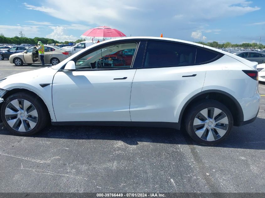 2022 Tesla Model Y Long Range Dual Motor All-Wheel Drive VIN: 7SAYGDEE6NF511301 Lot: 39766449