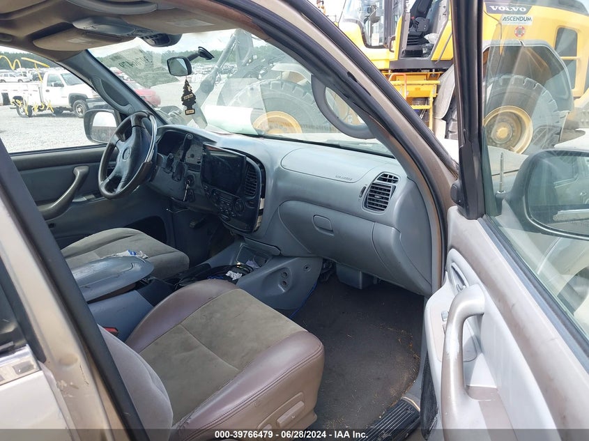 2002 Toyota Sequoia Sr5 V8 VIN: 5TDZT34A42S066635 Lot: 39766479