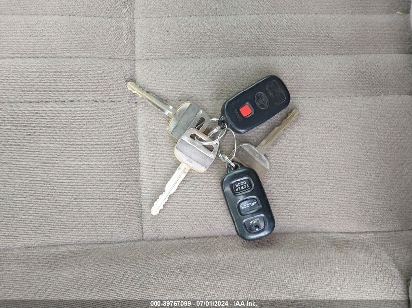 2002 Toyota Sienna Le VIN: 4T3ZF13C92U496013 Lot: 39767099