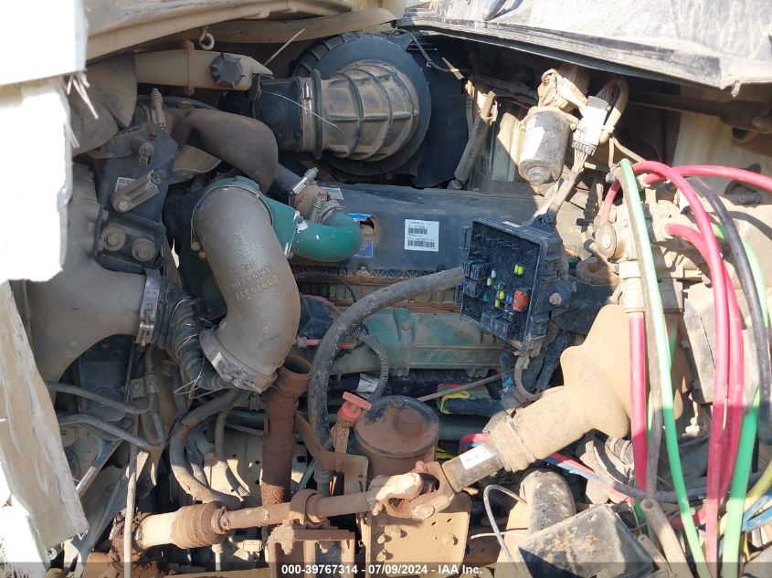 2015 Volvo Vhd VIN: 4V4K99EJ0FN911840 Lot: 39767314