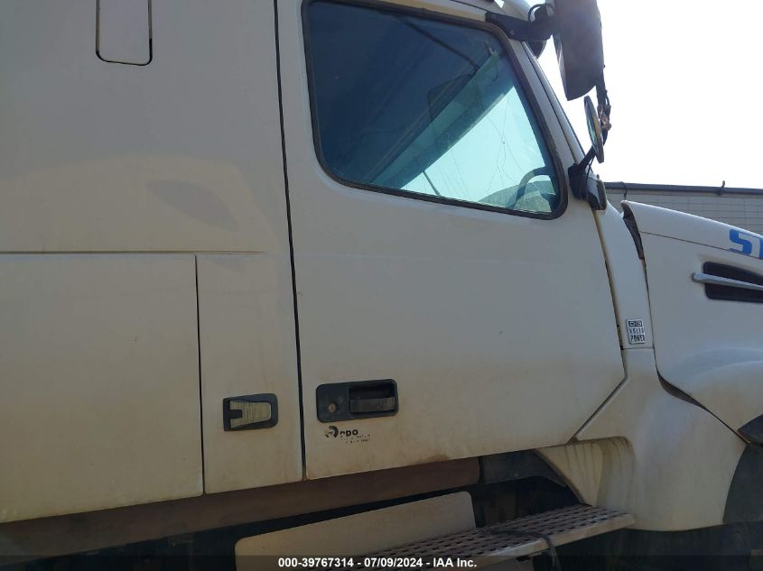 2015 Volvo Vhd VIN: 4V4K99EJ0FN911840 Lot: 39767314