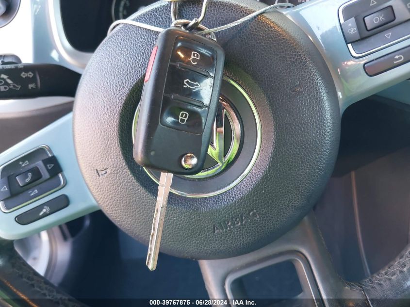 2015 Volkswagen Beetle 1.8T VIN: 3VW517AT4FM801070 Lot: 39767875