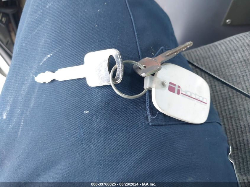 2001 Ford Econoline E450 Super Duty Cutwy Van VIN: 1FDXE45F01HB41623 Lot: 39768025