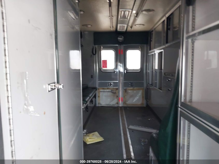 2001 Ford Econoline E450 Super Duty Cutwy Van VIN: 1FDXE45F01HB41623 Lot: 39768025