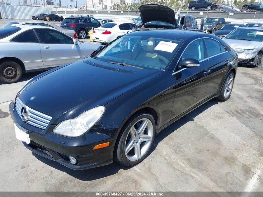 2008 Mercedes-Benz Cls 550 VIN: WDDDJ72XX8A133975 Lot: 39768427