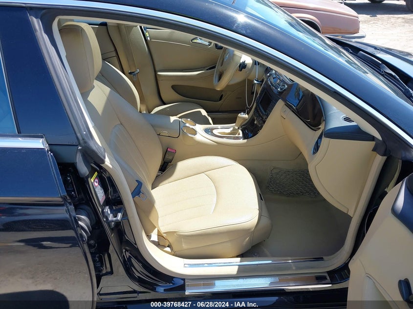 2008 Mercedes-Benz Cls 550 VIN: WDDDJ72XX8A133975 Lot: 39768427