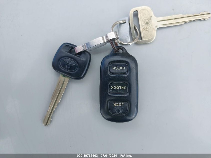 2003 Toyota Matrix Standard VIN: 2T1KR32E33C150090 Lot: 39768603