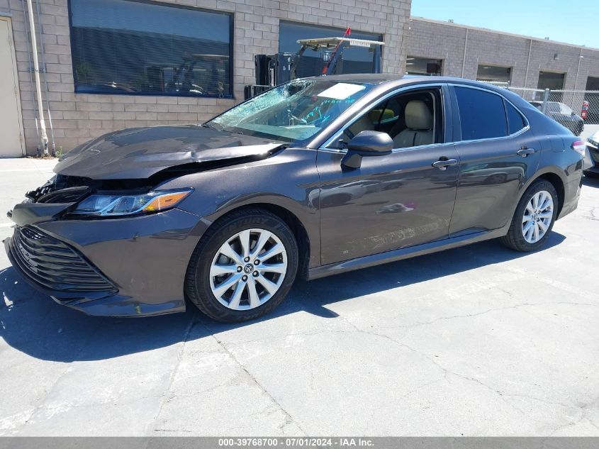 4T1B11HK7JU592973 2018 TOYOTA CAMRY - Image 2