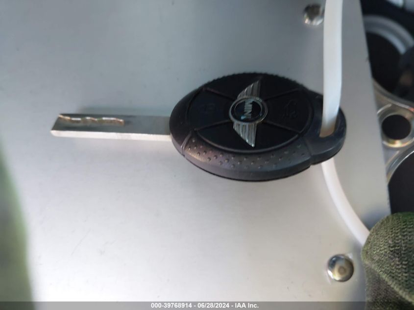 2005 Mini Cooper S VIN: WMWRE33555TG98094 Lot: 39768914