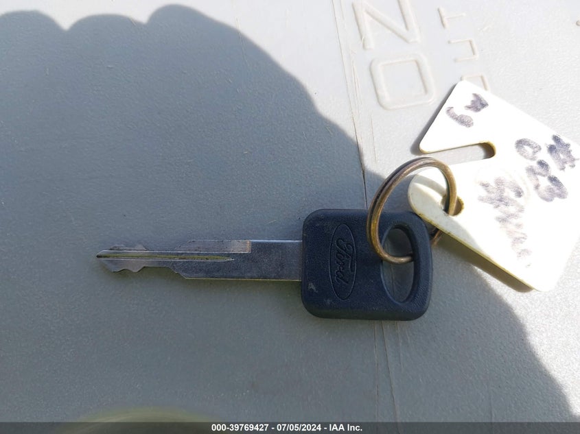 2002 Ford F-250 Lariat/Xl/Xlt VIN: 1FTNX20L02EC58239 Lot: 39769427