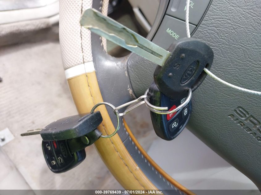 2005 Kia Amanti VIN: KNALD124455074326 Lot: 39769439