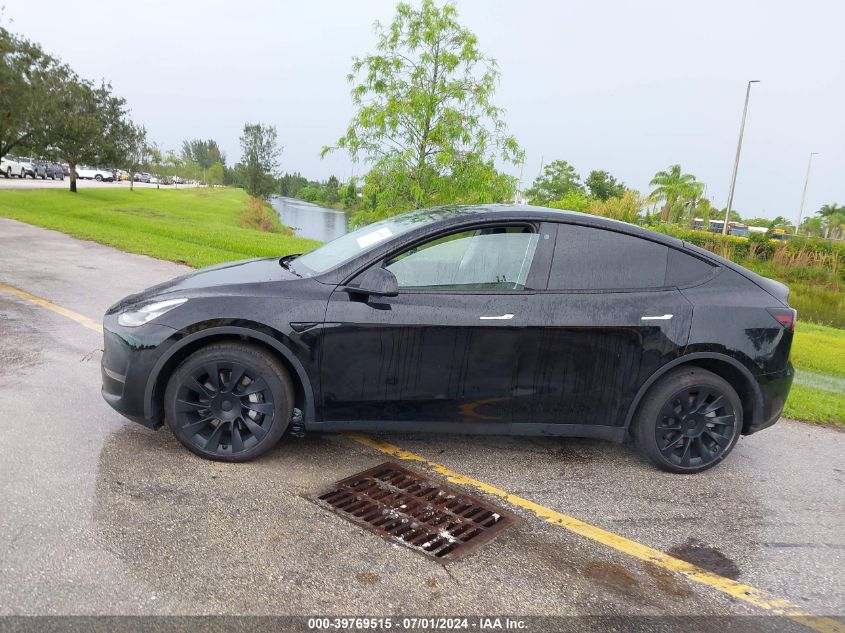 2022 Tesla Model Y Long Range Dual Motor All-Wheel Drive VIN: 7SAYGDEEXNF462149 Lot: 39769515