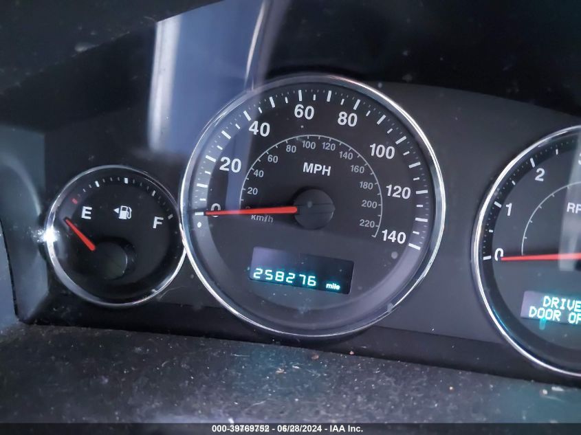 2007 Jeep Commander Sport VIN: 1J8HG48K07C653702 Lot: 39769752