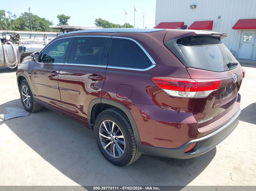 VIN 5TDKZRFHXHS224367 2017 TOYOTA HIGHLANDER XLE
