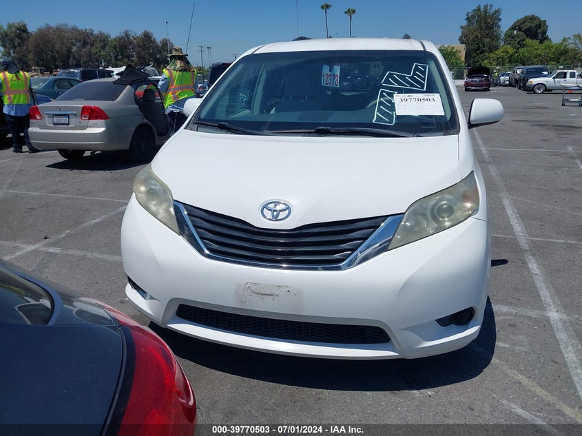 2014 Toyota Sienna Le V6 8 Passenger VIN: 5TDKK3DCXES423147 Lot: 39770503