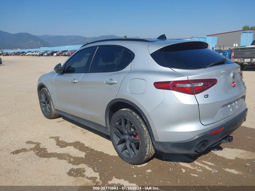 VIN ZASPAKAN9K7C59766 2019 ALFA ROMEO STELVIO AWD