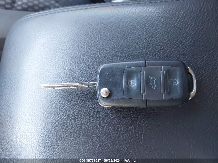 2010 Volkswagen Tiguan S VIN: WVGAV7AX2AW000621 Lot: 39771027