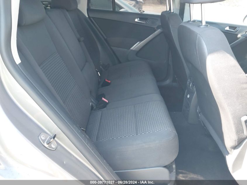 2010 Volkswagen Tiguan S VIN: WVGAV7AX2AW000621 Lot: 39771027