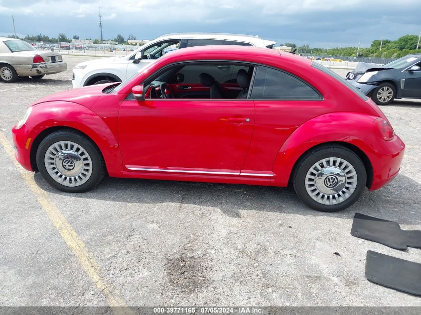 2013 Volkswagen Beetle 2.5L VIN: 3VWJX7AT4DM680938 Lot: 39771165