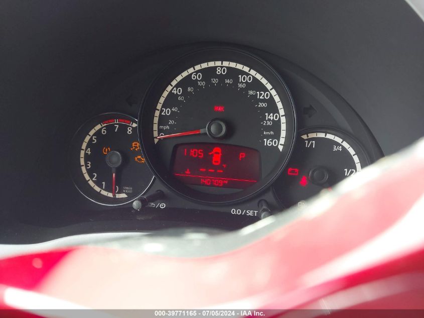 2013 Volkswagen Beetle 2.5L VIN: 3VWJX7AT4DM680938 Lot: 39771165