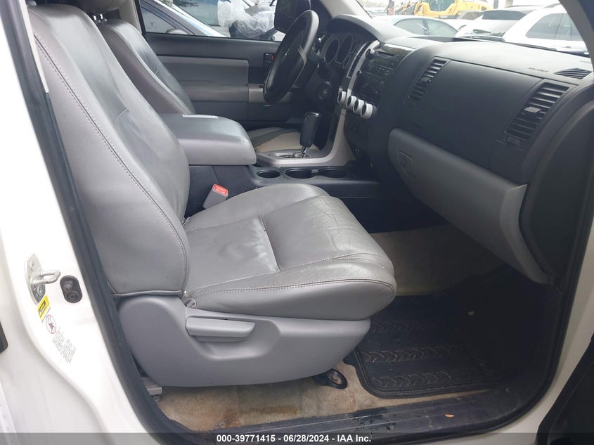 2009 Toyota Sequoia Sr5 4.7L V8 VIN: 5TDZT64A69S000650 Lot: 39771415