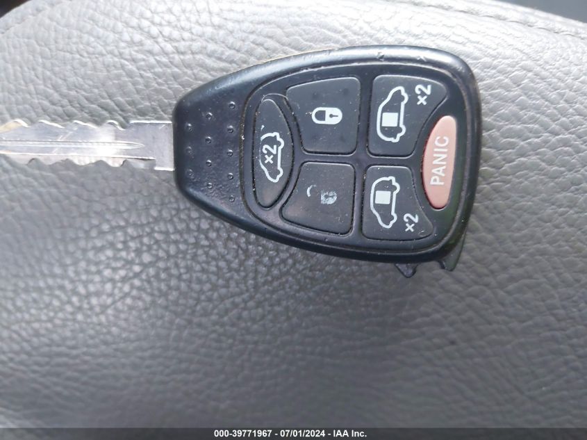 2004 Chrysler Town & Country Limited VIN: 2C8GP64L44R575942 Lot: 39771967