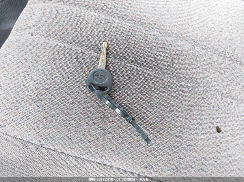 2000 Chevrolet Astro VIN: 1GCDL19W9YB187518 Lot: 39772410