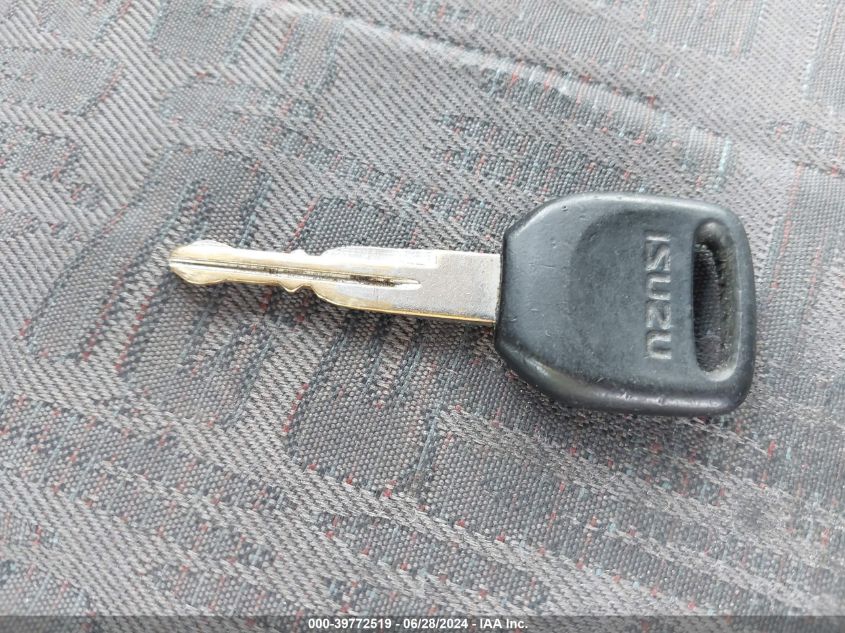 2002 Isuzu Rodeo Sport S 3.2L V6 Hard Top/S 3.2L V6 Soft Top VIN: 4S2CK57W024339453 Lot: 39772519