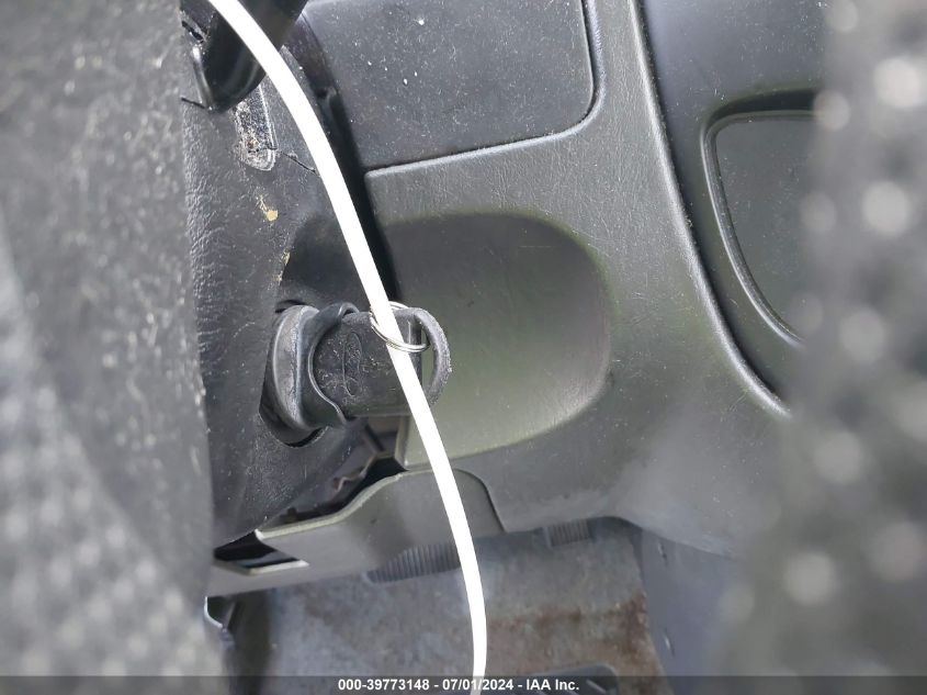 2005 Ford Escape Xls VIN: 1FMYU02Z05KD85831 Lot: 39773148