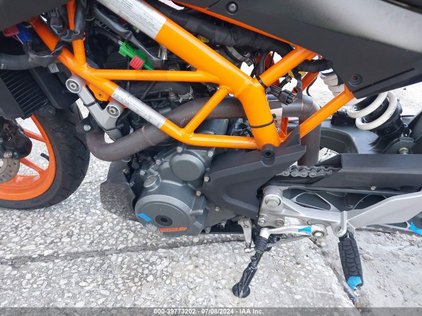 2016 Ktm Rc 390 VIN: MD2JGJ401GC272883 Lot: 39773202