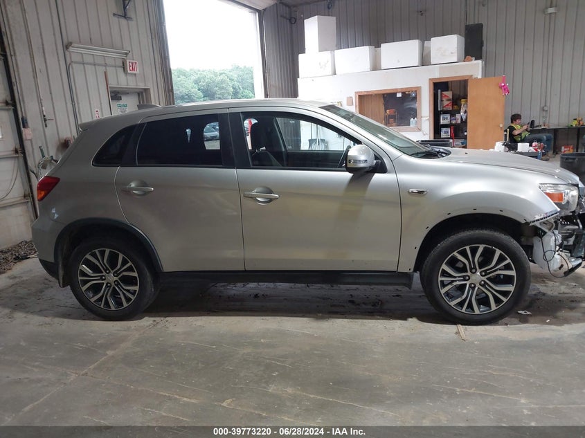 2018 Mitsubishi Outlander Sport 2.0 Es VIN: JA4AR3AU5JZ030275 Lot: 39773220