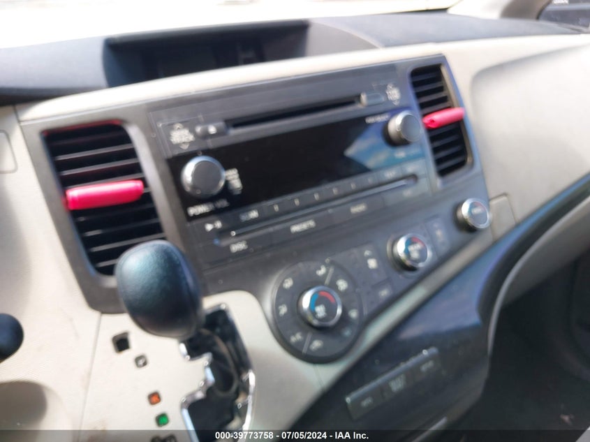 2011 Toyota Sienna Le V6 Auto Access Seat VIN: 5TDKK3DC4BS080170 Lot: 39773758