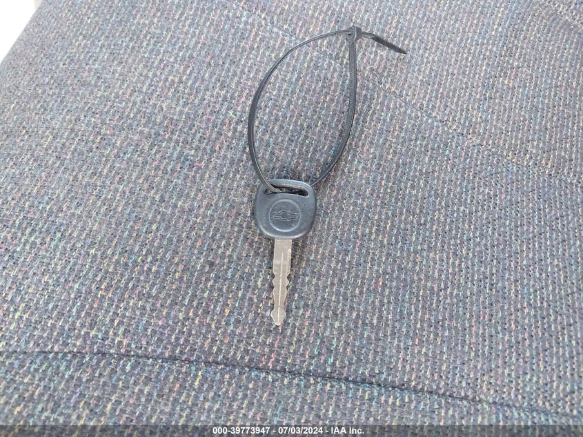 2000 Chevrolet Silverado 1500 K1500 VIN: 1GCEK19V6YE205566 Lot: 39773947