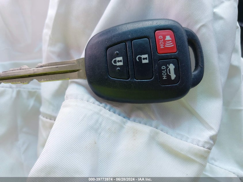 2016 Toyota Camry Le VIN: 4T1BF1FK8GU545805 Lot: 39773974