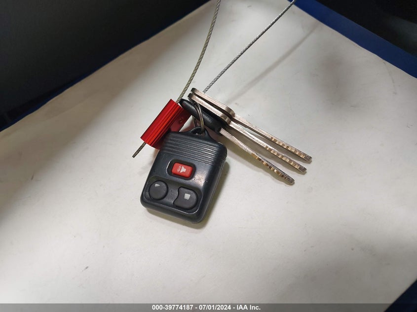 2004 Ford F-250 Lariat/Xl/Xlt VIN: 1FTNW21P44EA96932 Lot: 39774187