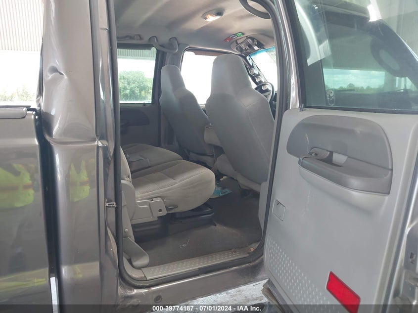 2004 Ford F-250 Lariat/Xl/Xlt VIN: 1FTNW21P44EA96932 Lot: 39774187