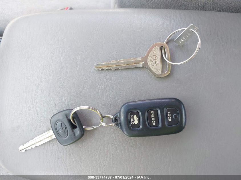 2004 Toyota Camry Le VIN: 4T1BE32K84U821285 Lot: 39774787