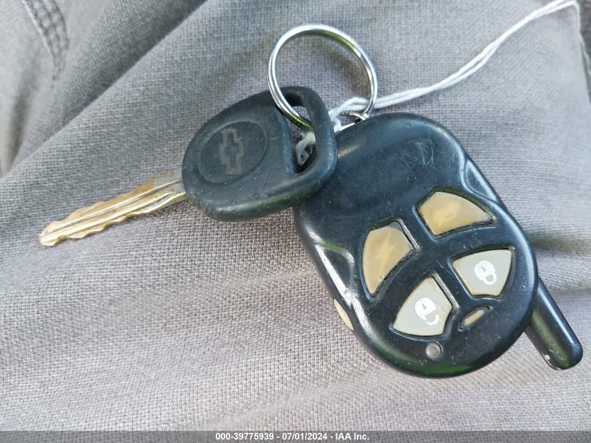 2002 Chevrolet Silverado 1500 VIN: 2GCEC19V521353326 Lot: 39775939