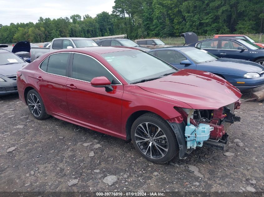 4T1B11HK2JU562943 2018 TOYOTA CAMRY - Image 1