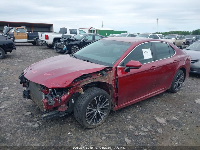 4T1B11HK2JU562943 2018 TOYOTA CAMRY - Image 2