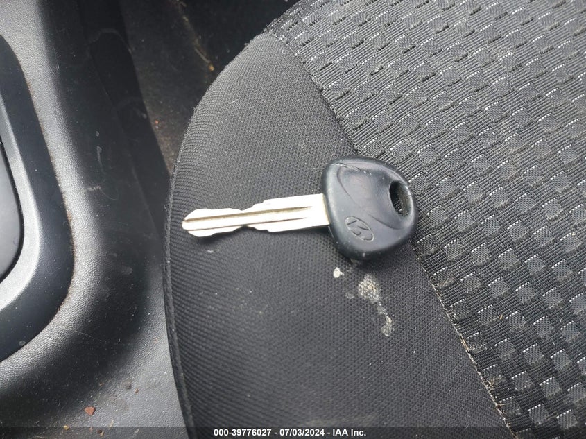 2011 Hyundai Accent Gs VIN: KMHCM3AC8BU207464 Lot: 39776027