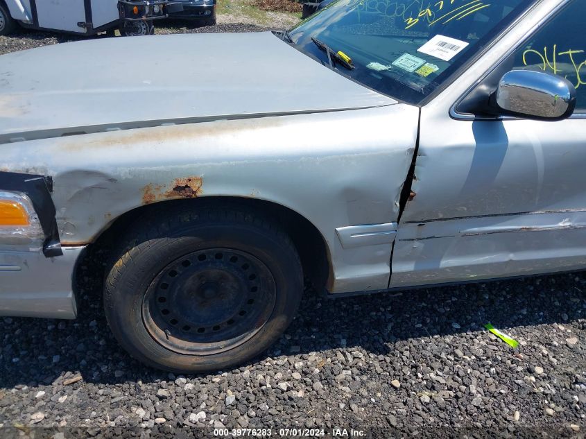 2002 Ford Crown Victoria Standard VIN: 2FAFP73W82X121772 Lot: 39776283