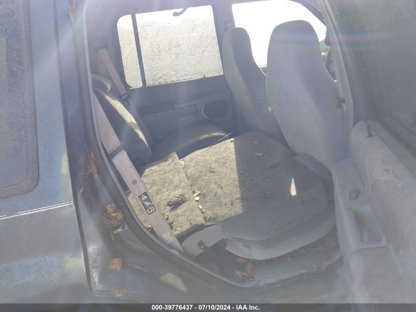 2000 Ford Explorer Xls VIN: 1FMZU62X8YUB32724 Lot: 39776437