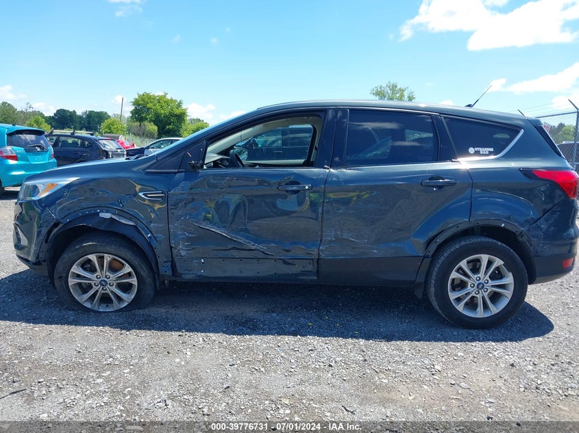 VIN 1FMCU9GD5KUB91775 2019 FORD ESCAPE SE